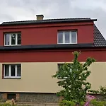 Mika Apartmán