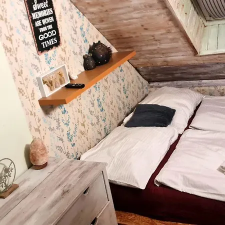 Mika Apartmán *